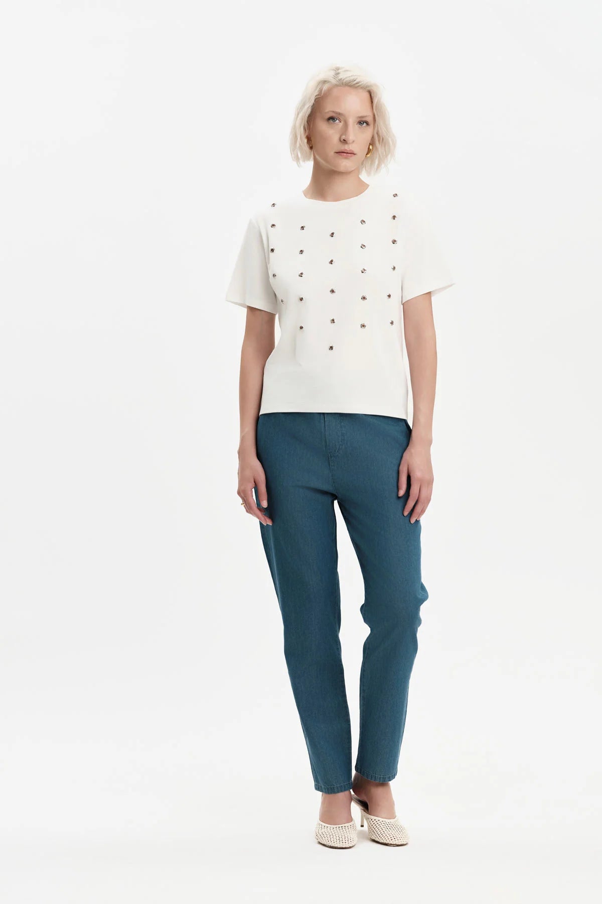 White Wise T-SHIRT OVERSIZE CON OCCHIELLI A FORMA DI FIORE - WW31158
