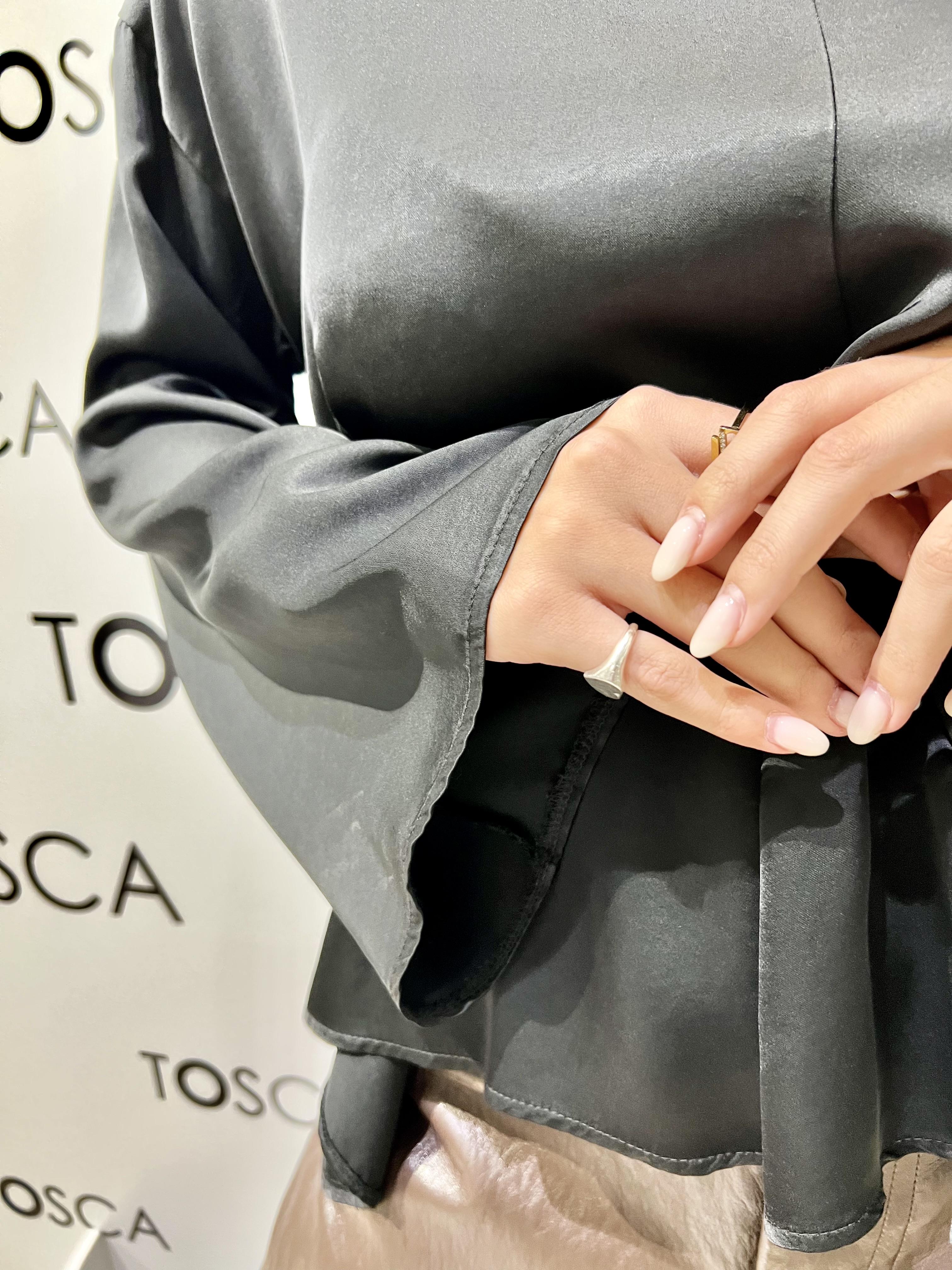 blusa scollo v nero maniche a calle W38F1079-25293V47NERO SOUVENIR