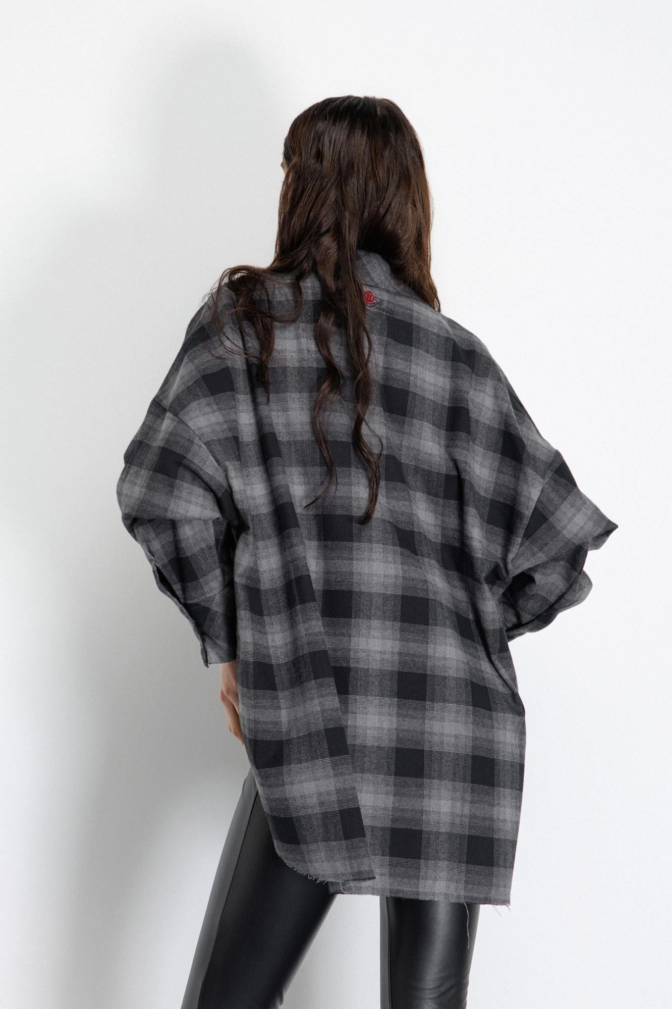 maxi camicia con tasche sul petto grigio ferro gaëlle paris GAABW06804TMTS0144GRIGIO GAELLE