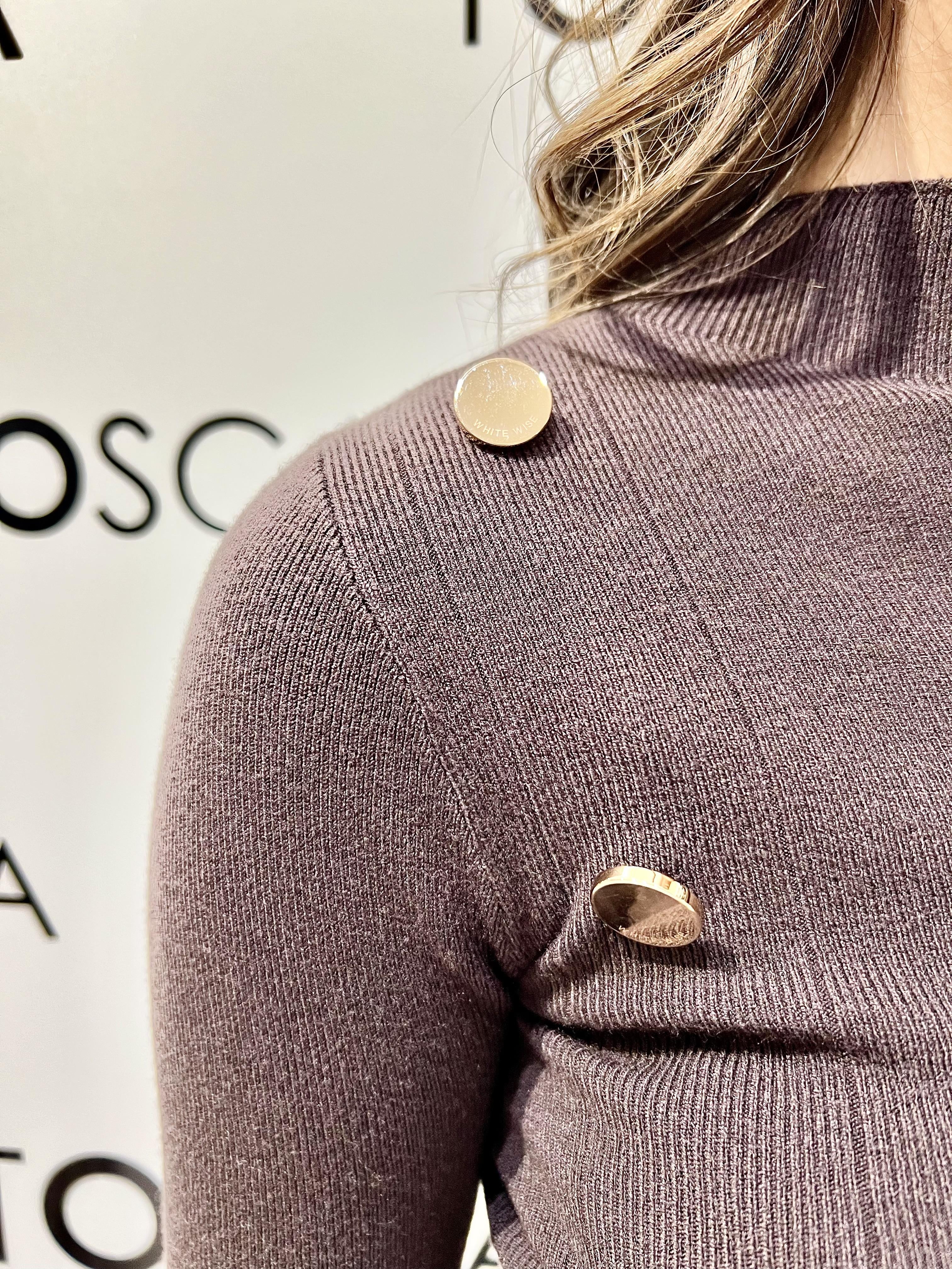 maglia a coste con bottoni oro laterali WW20159MORO WHITE WISE