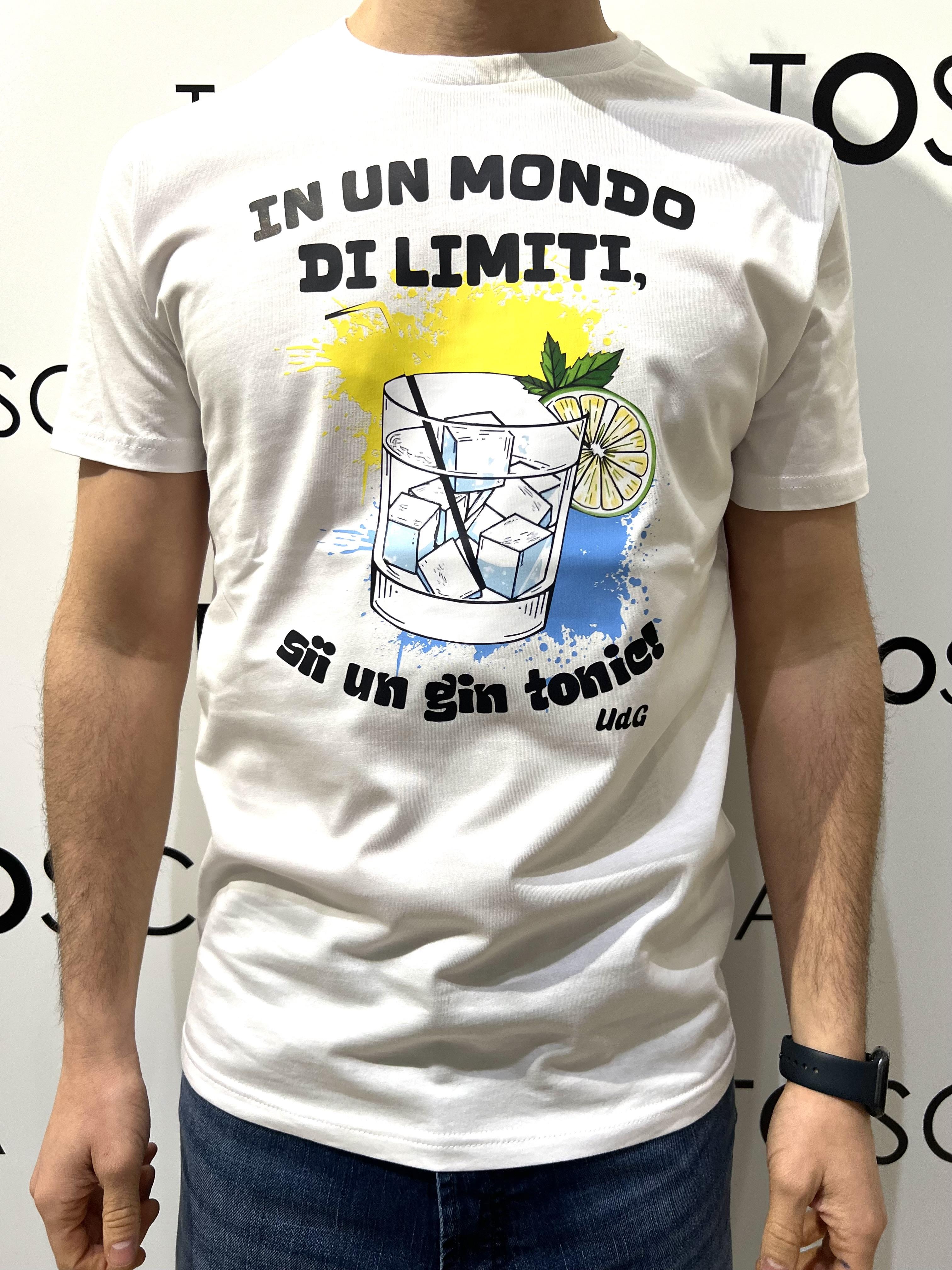 gin t-shirt in viaggio verso la felicità con un gin tonic in mano GIN T-SHIRTIN UN MONDO DI LIMITIBIANCO HICONIKA