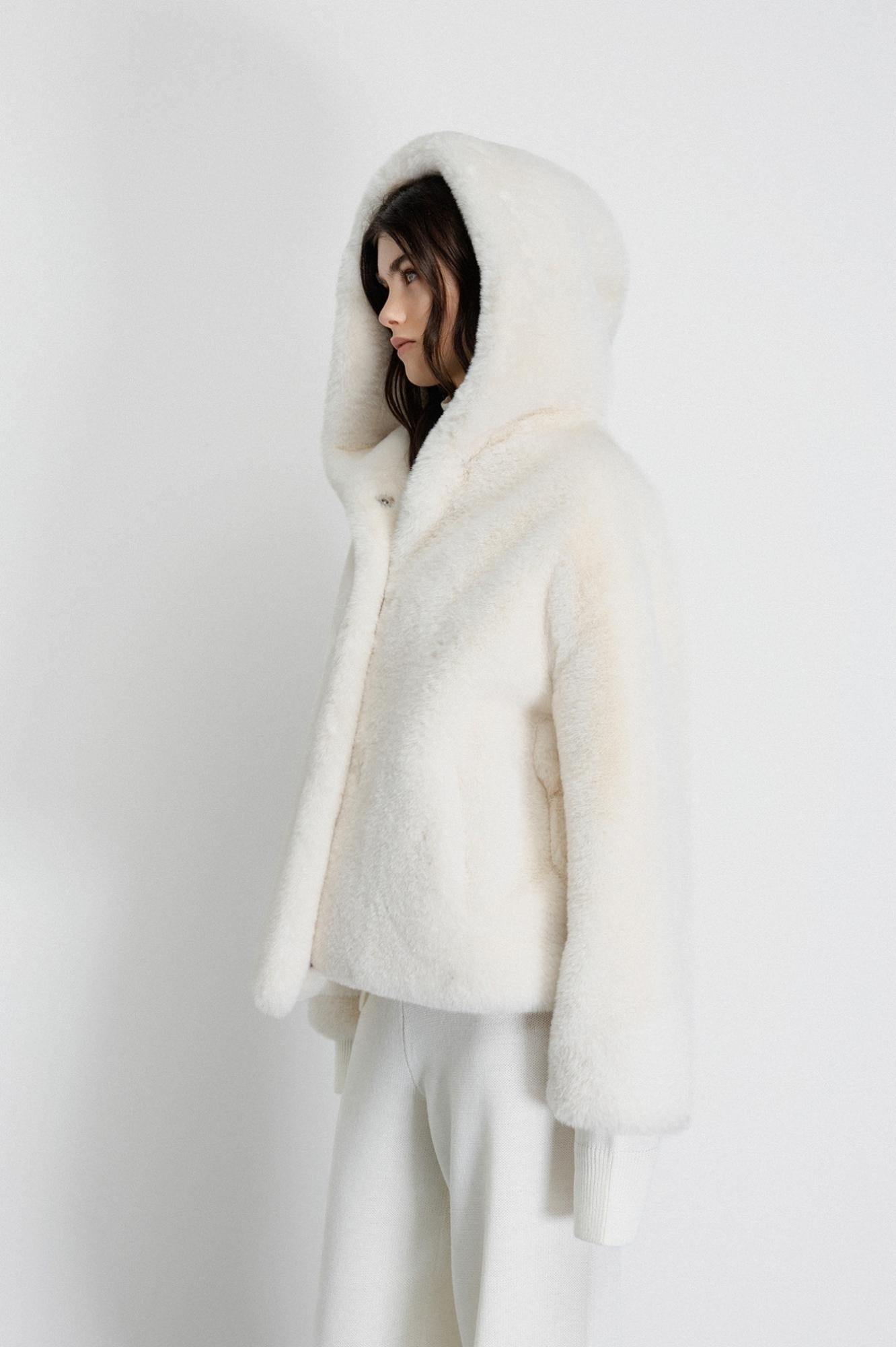 pelliccia manica lunga con cappuccio gaëlle paris GAABW06530MBFI0001AVORIO GAELLE