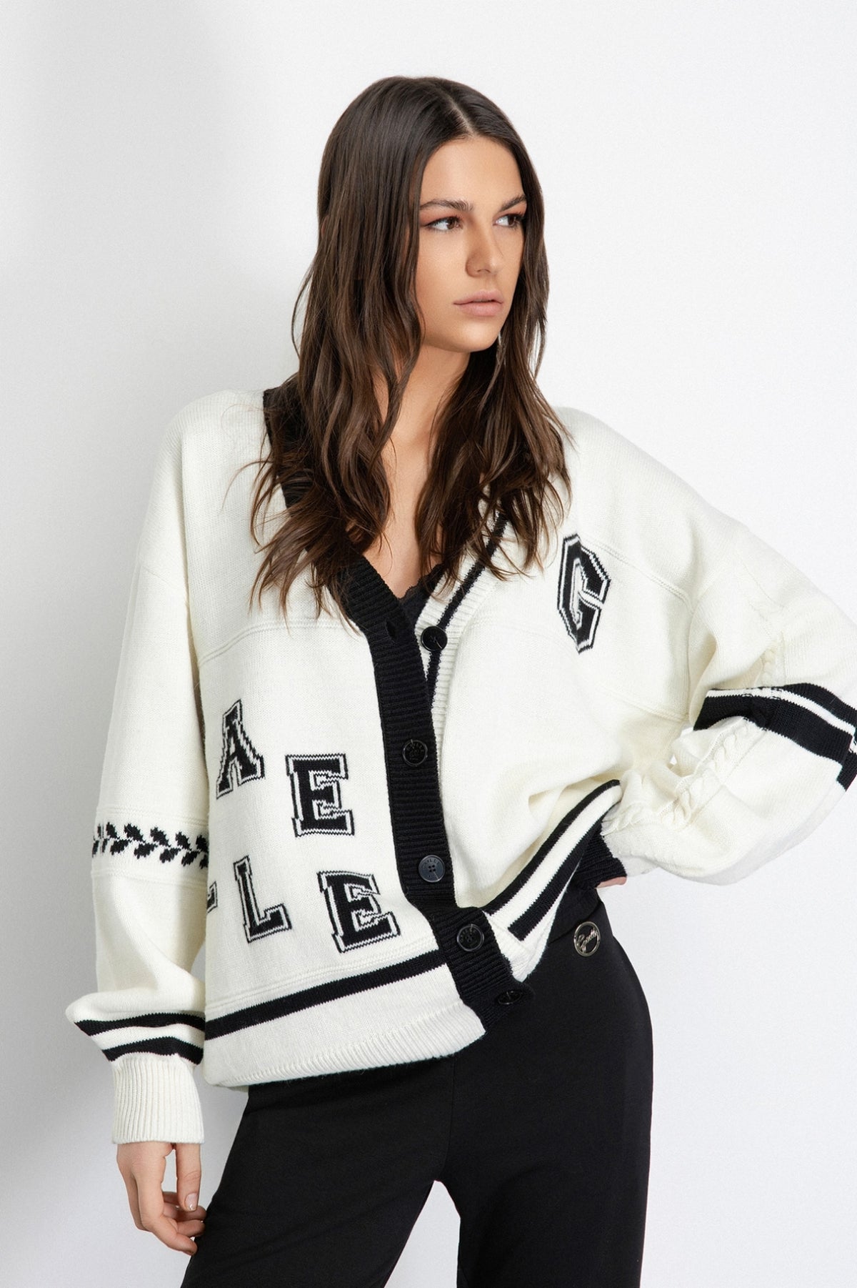 cardigan in maglieria con ricamo logo off white gaëlle paris 