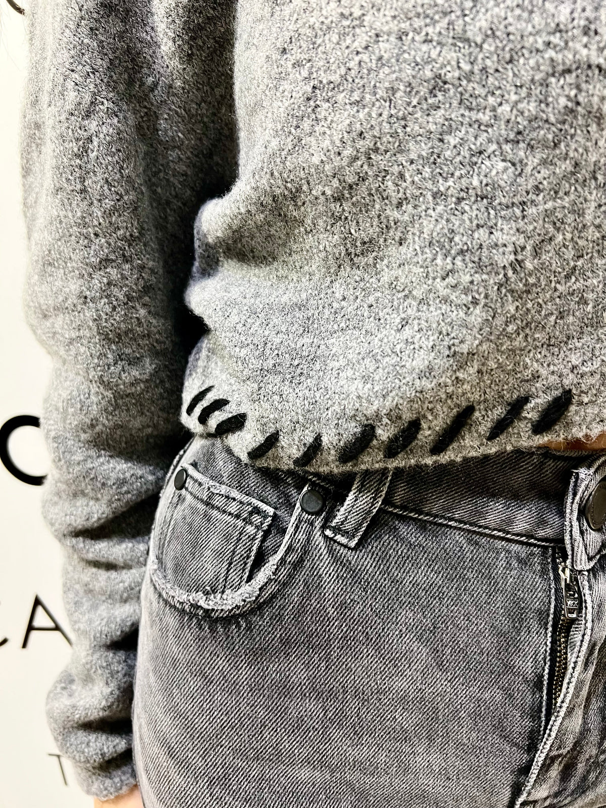 pullover paricollo in maglia rasta con collo a cratere 