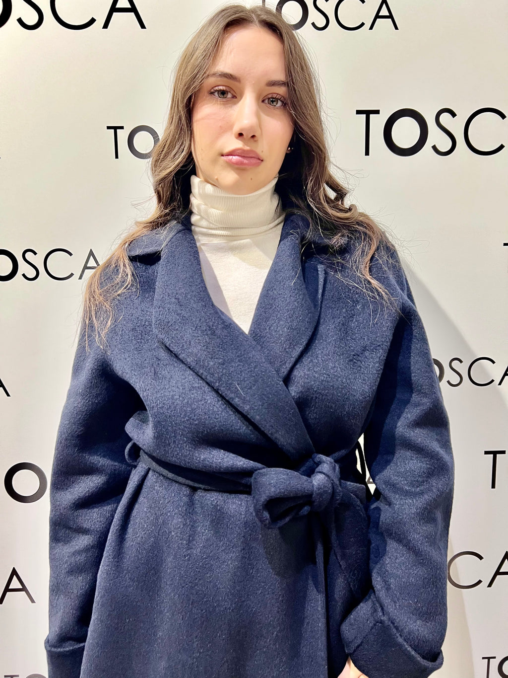 cappotto con cintura 
