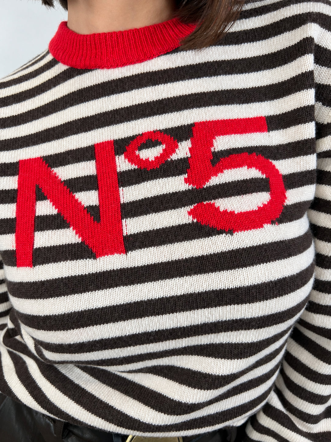 maglia girocollo a righe con ricamo tensione in 