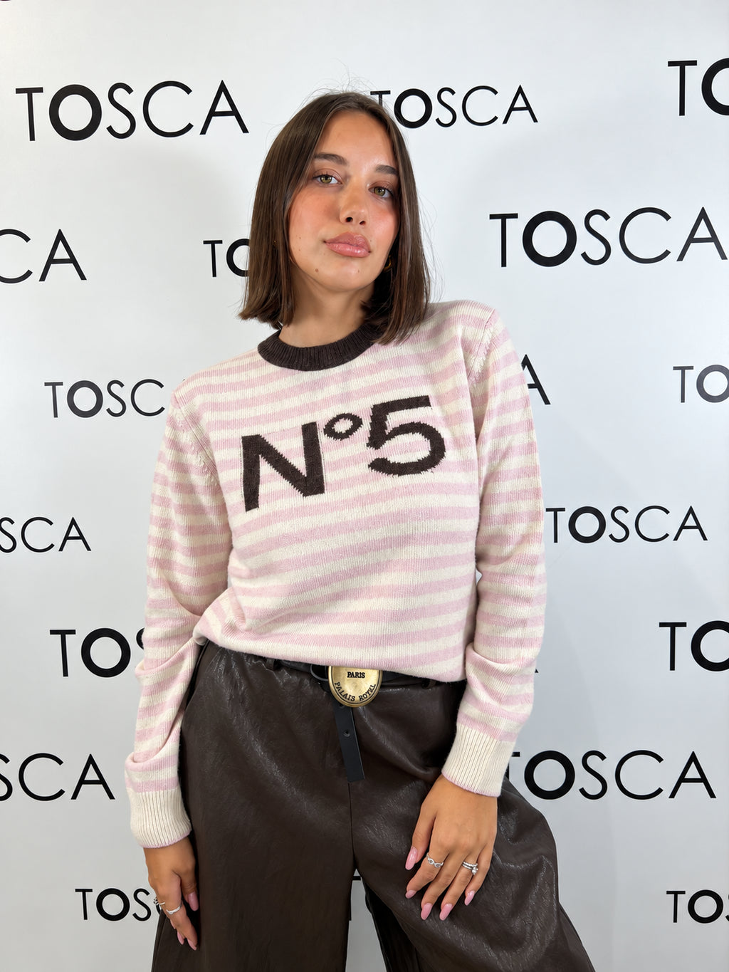 maglia girocollo a righe con ricamo tensione in 
