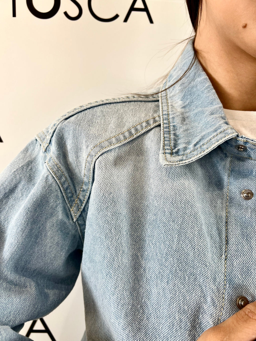 camicia sfiancata con spalline 