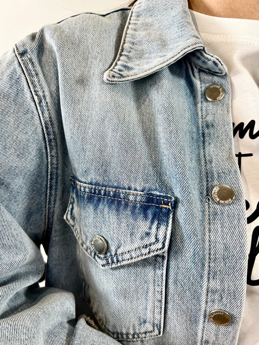 camicia over denim kontatto 