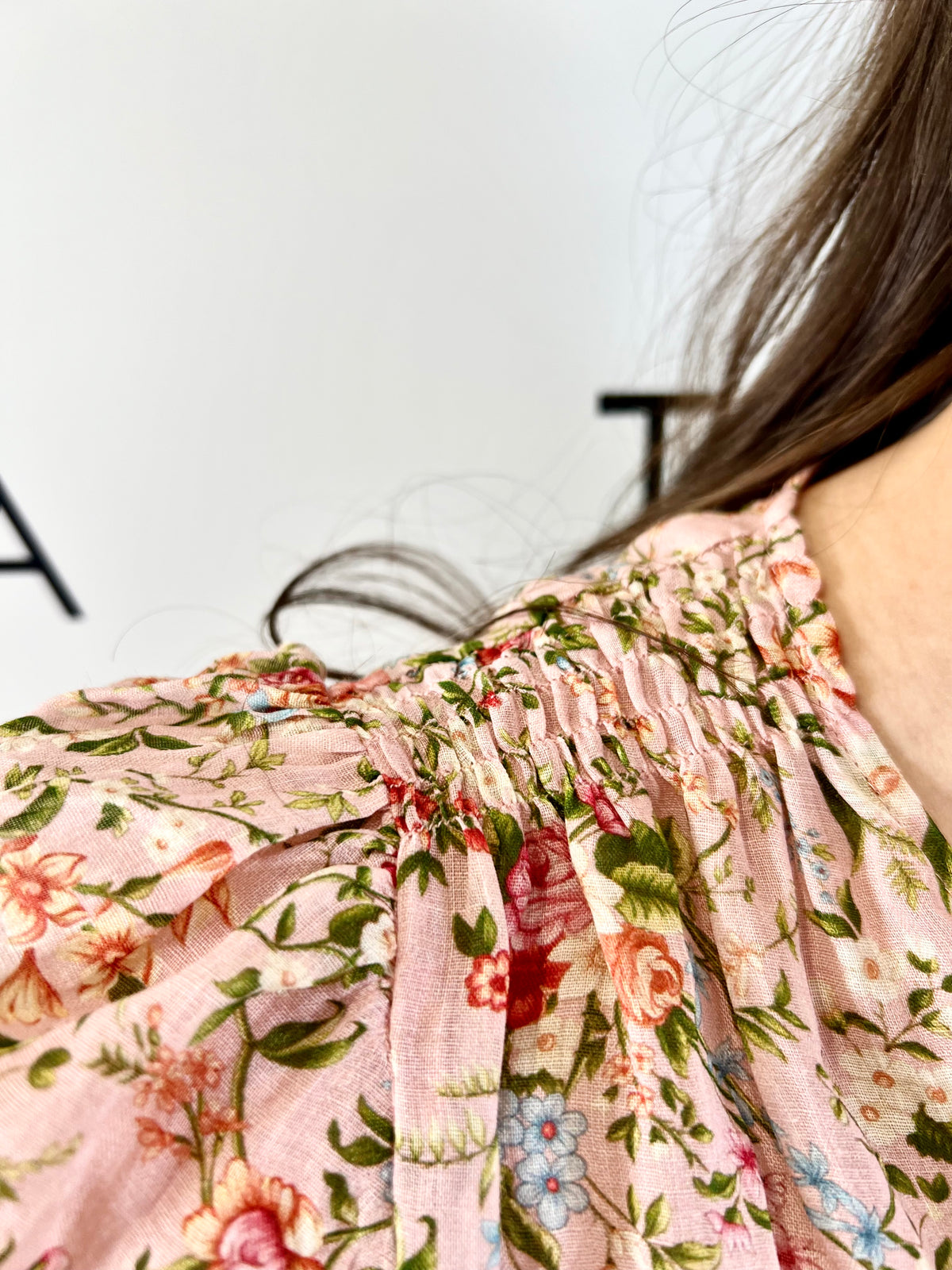 blusa con stampa floreale e design incrociato silvian heach 