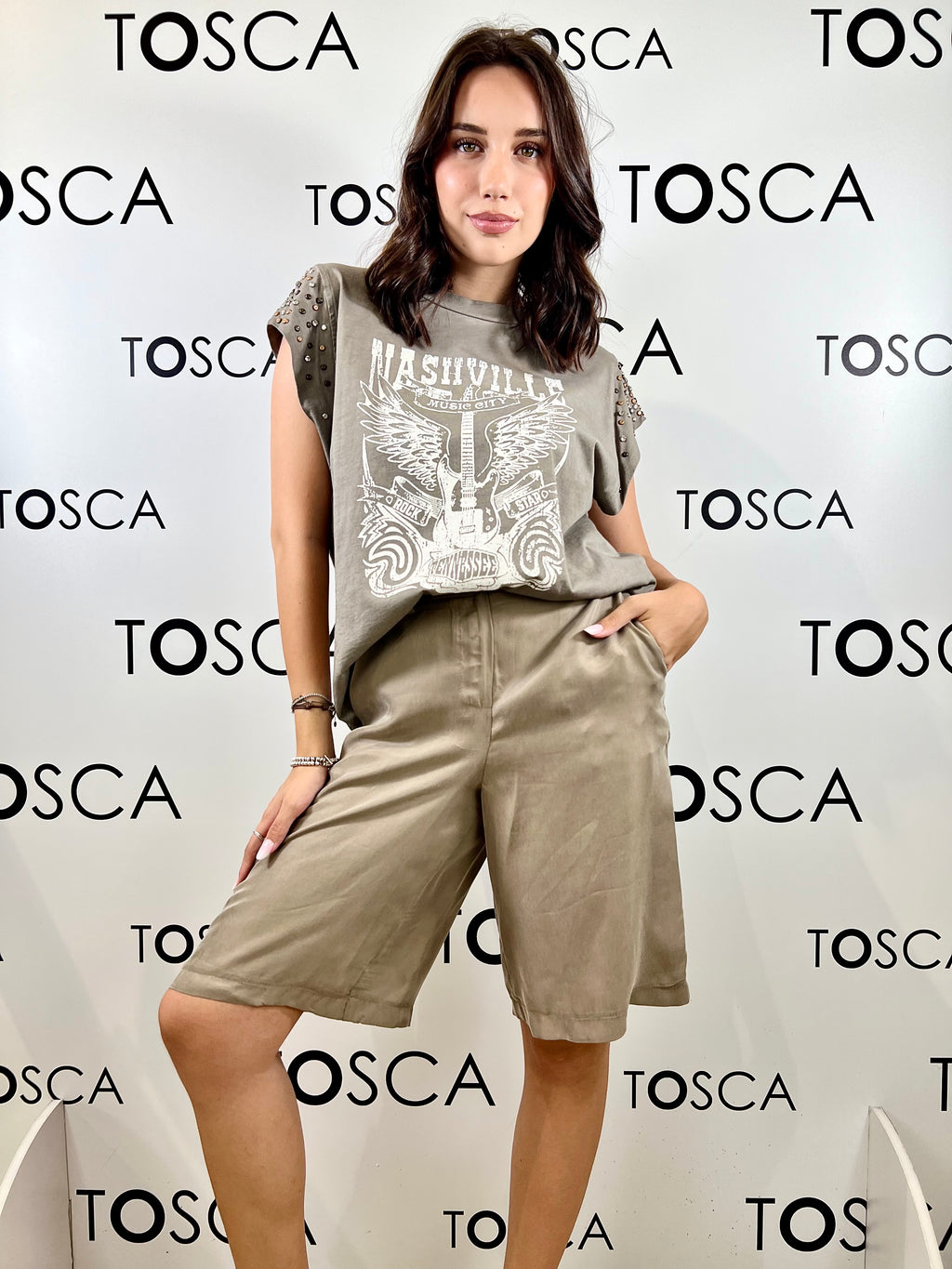 t-shirt con stampa e borchiei souvenir 