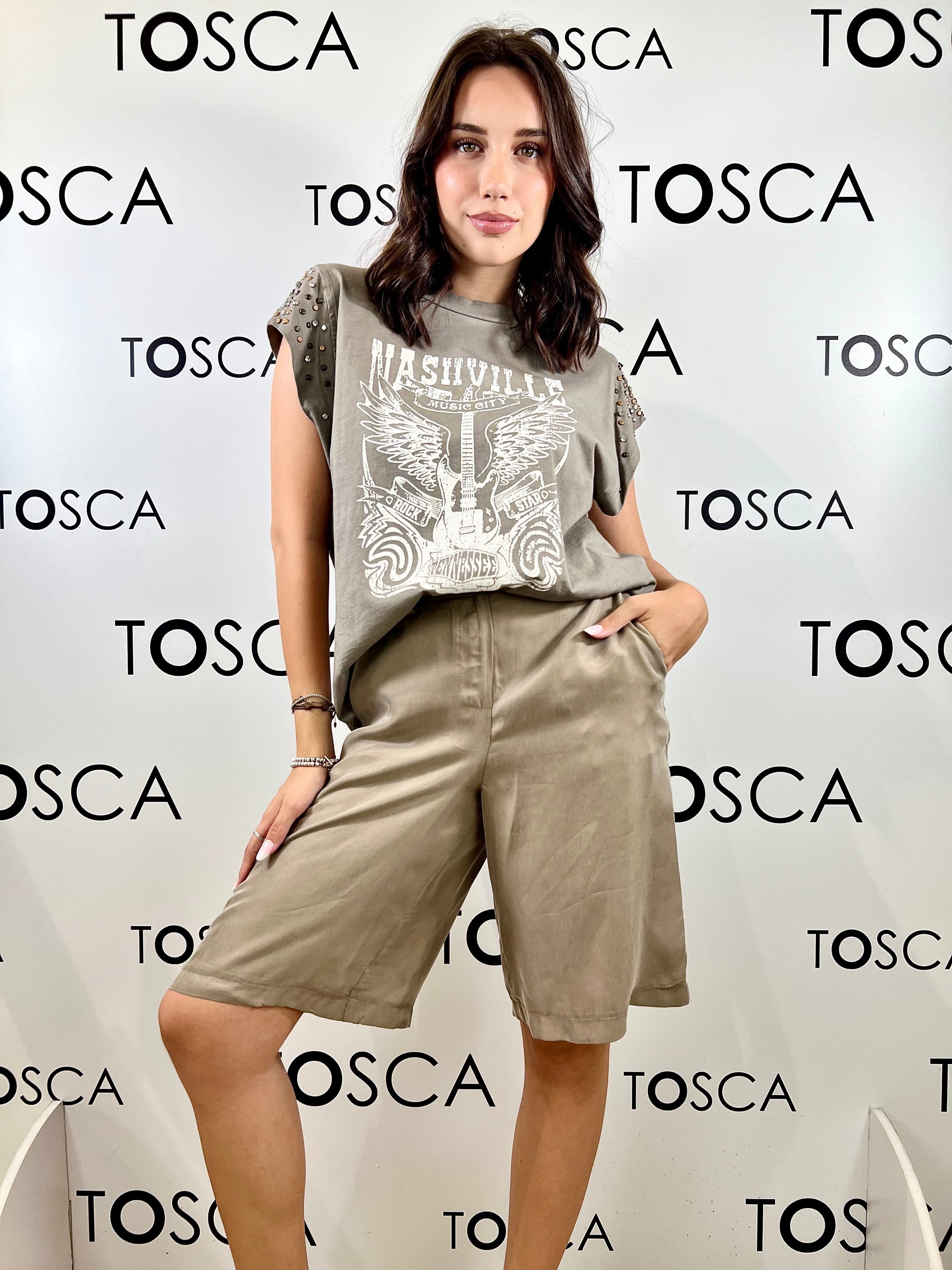 t-shirt con stampa e borchiei souvenir 