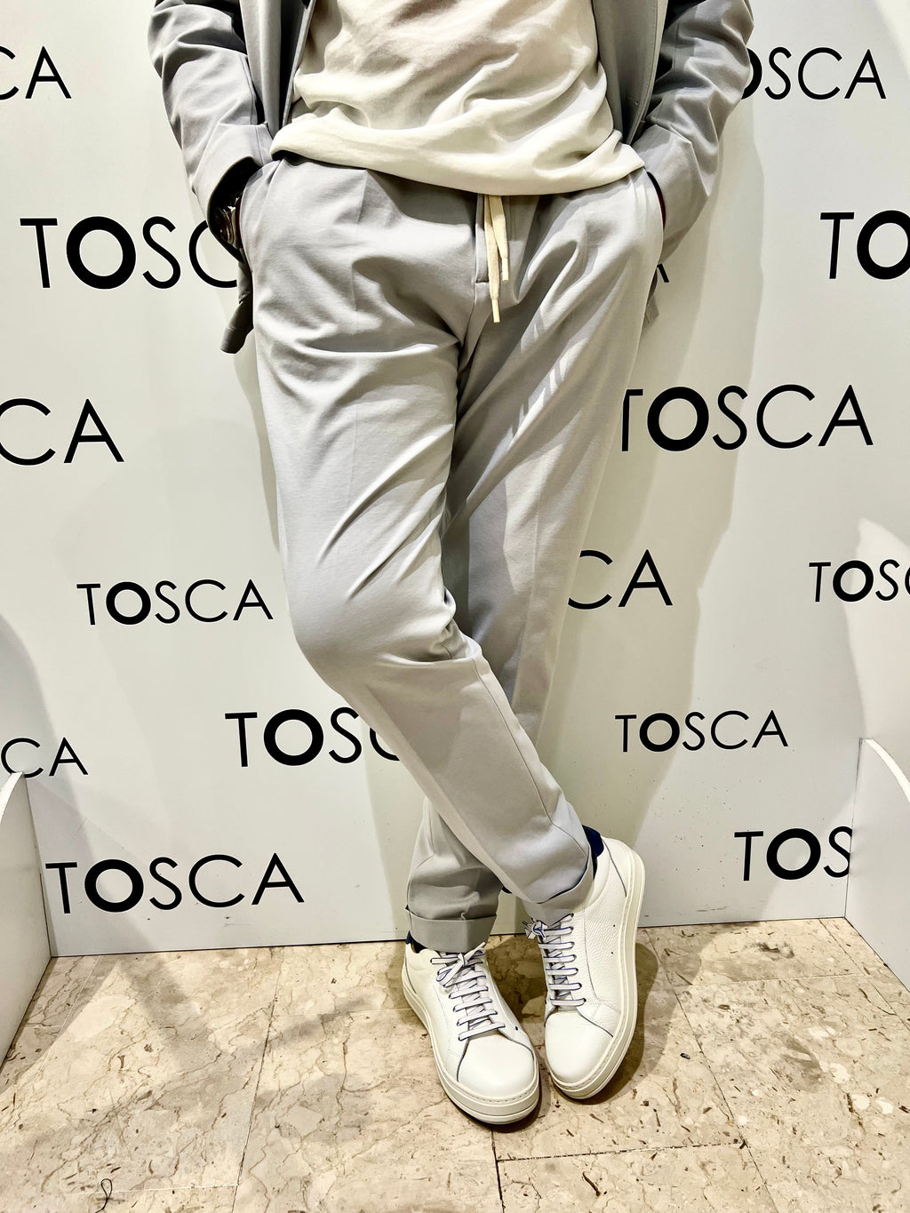 Pantaloni con coulisse in punto milano grigio Outfit 