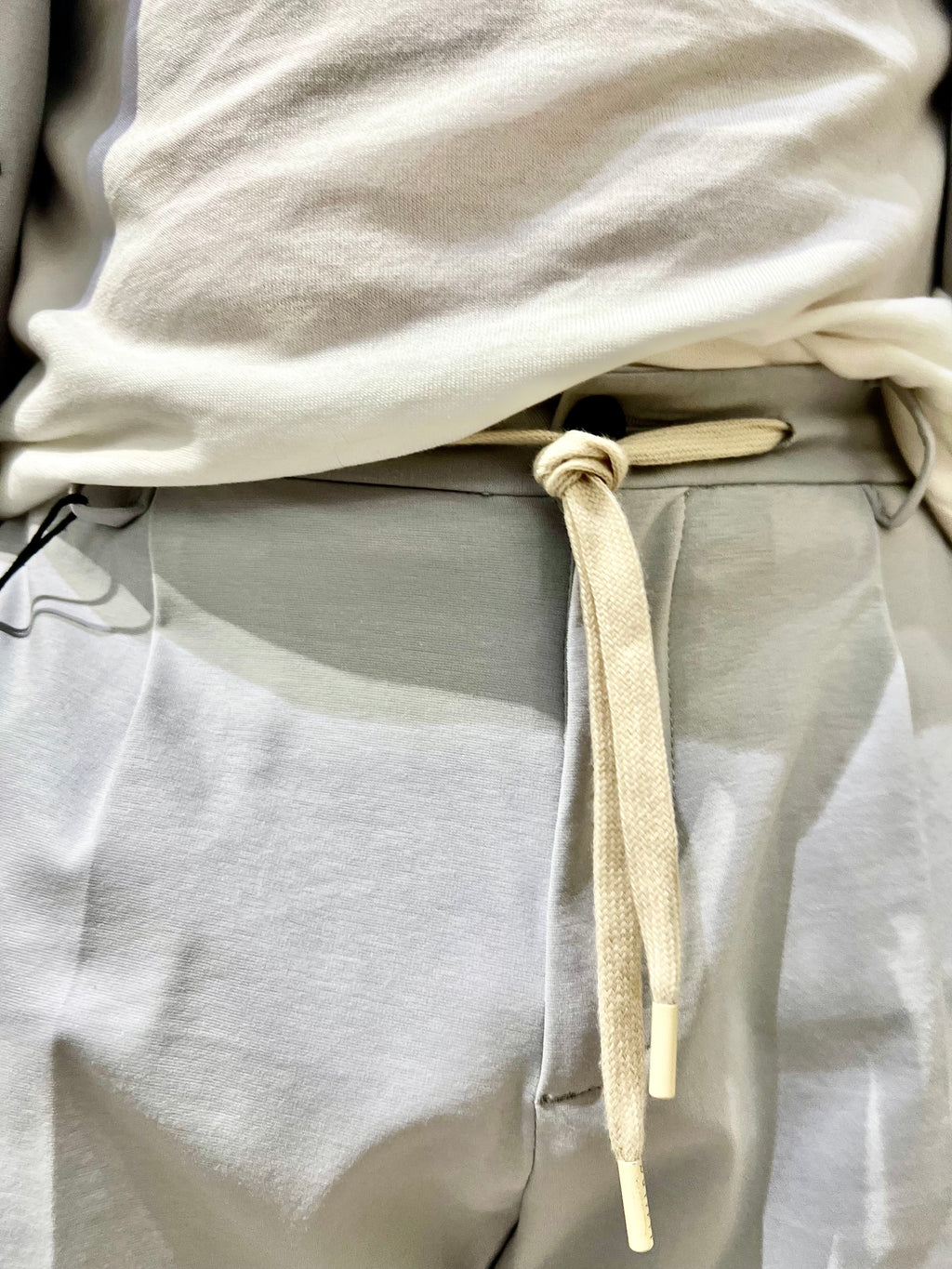 Pantaloni con coulisse in punto milano grigio Outfit 