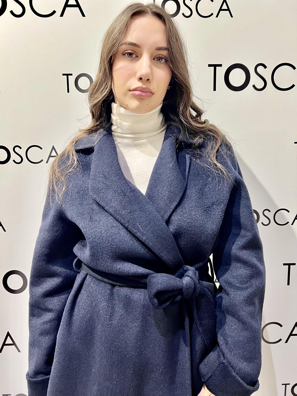 cappotto con cintura 