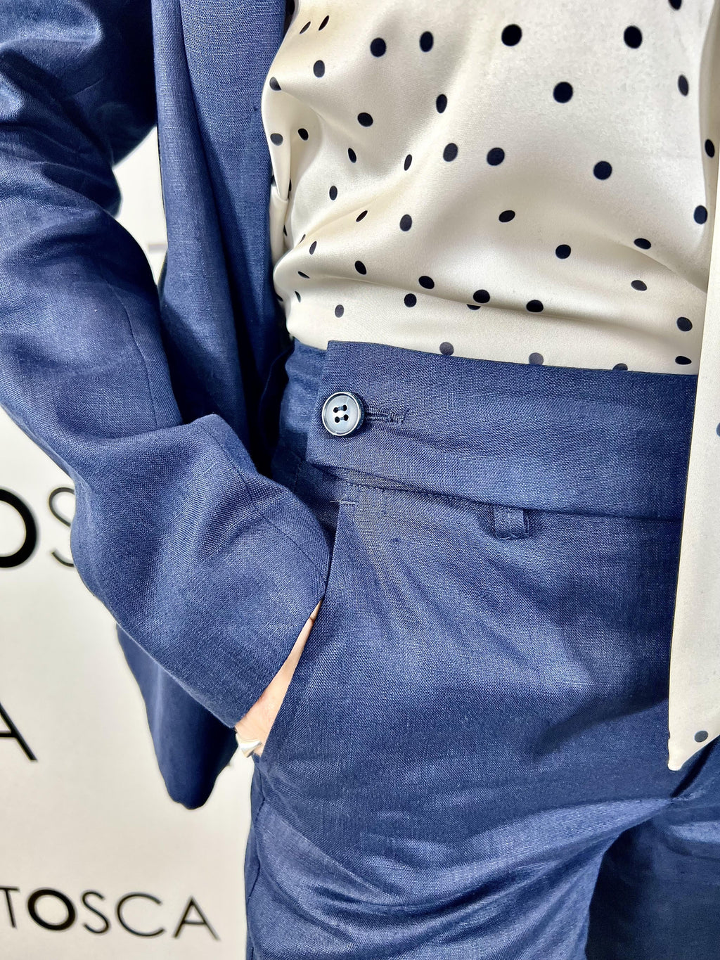 pantaloni a vita alta con linea elegante silvian heach 