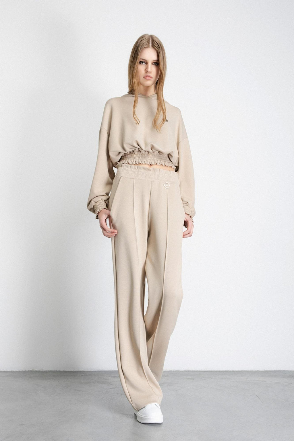 pantalone dritto a vita alta con punto smock cammello gaëlle paris 
