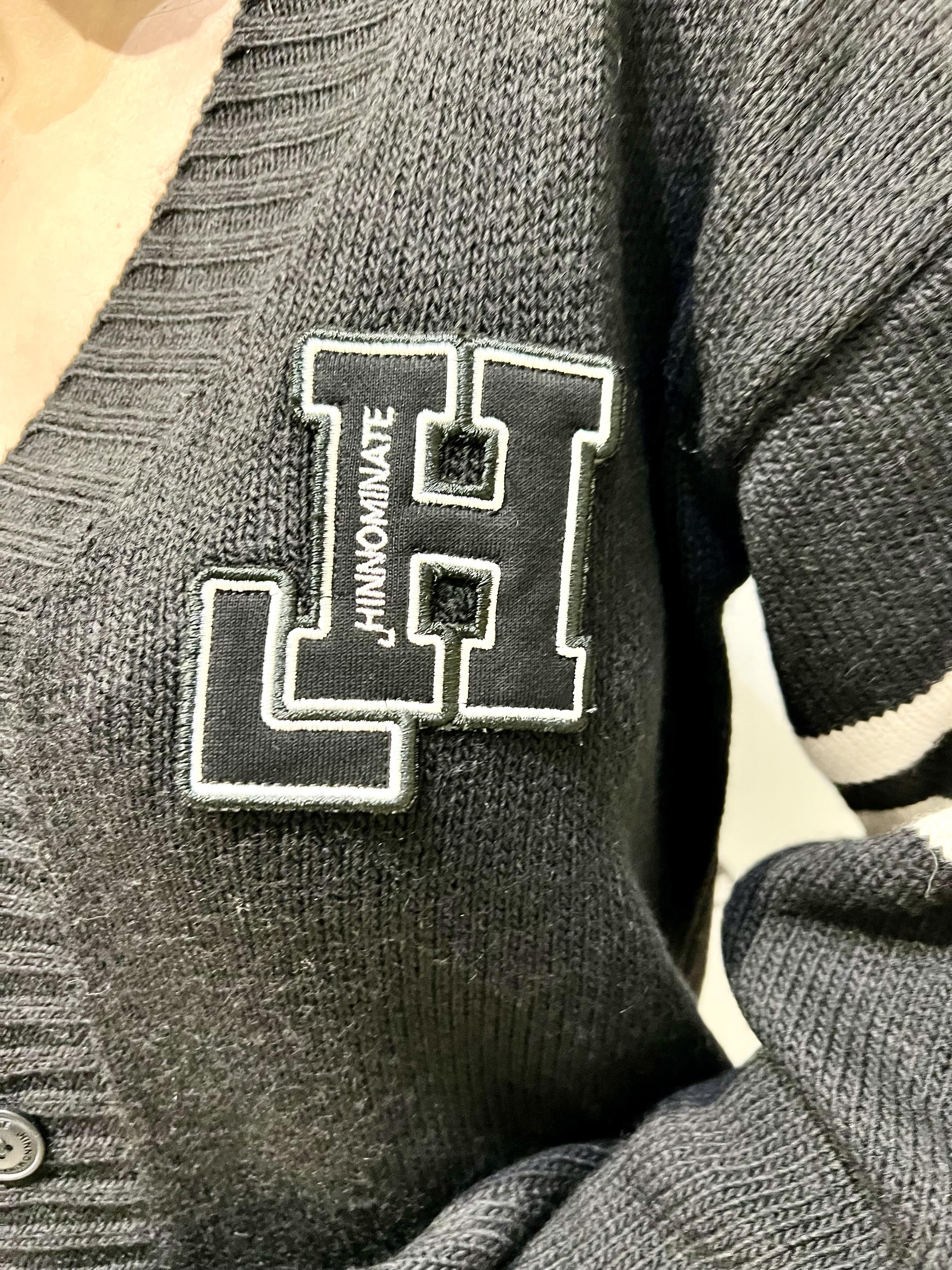 cardigan con rotture, righe e patch college nero  hinnominate HMABW011448MTT0001NERO HINNOMINATE