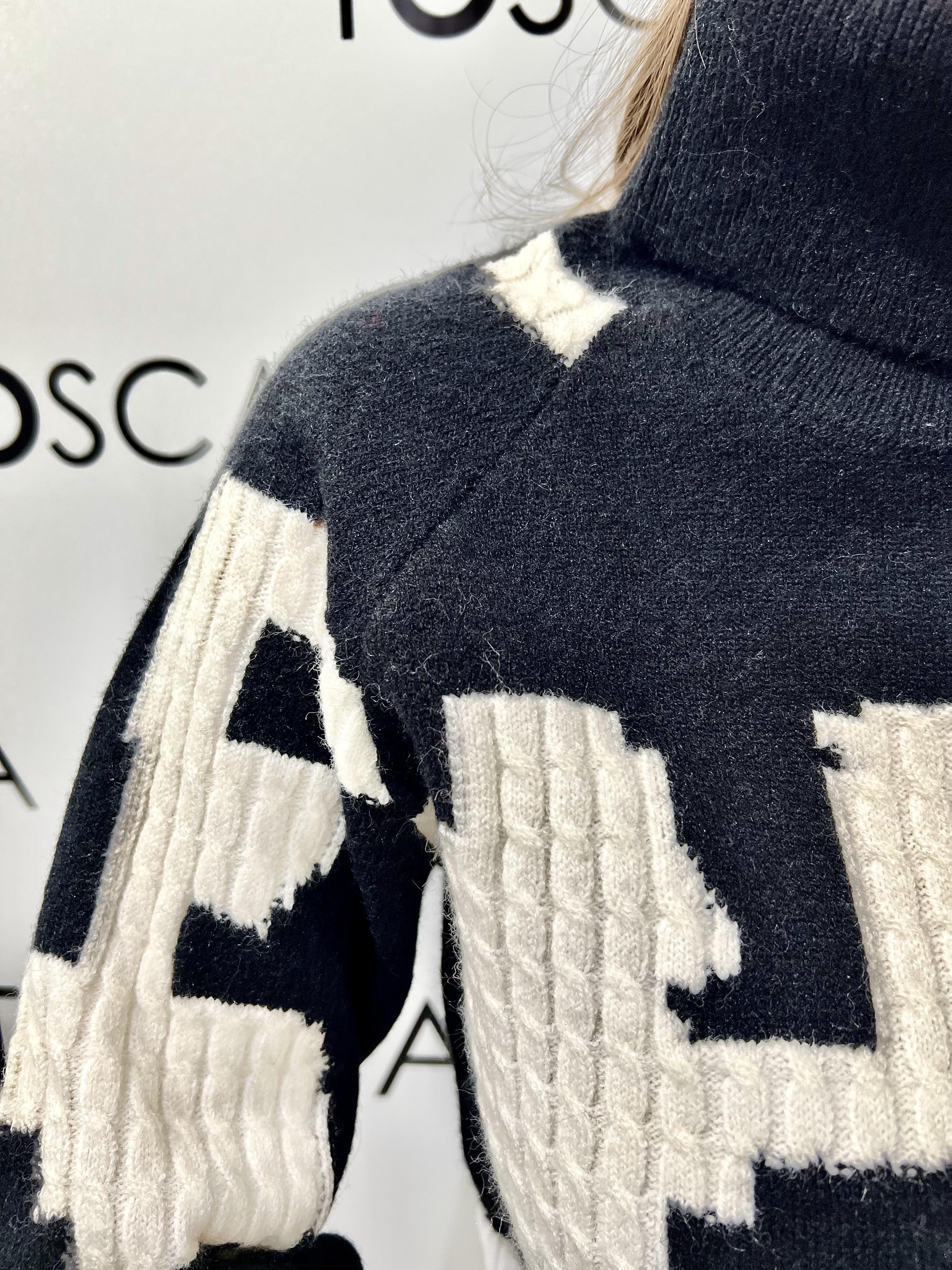 maglia con scollo dolcevita bicolore 