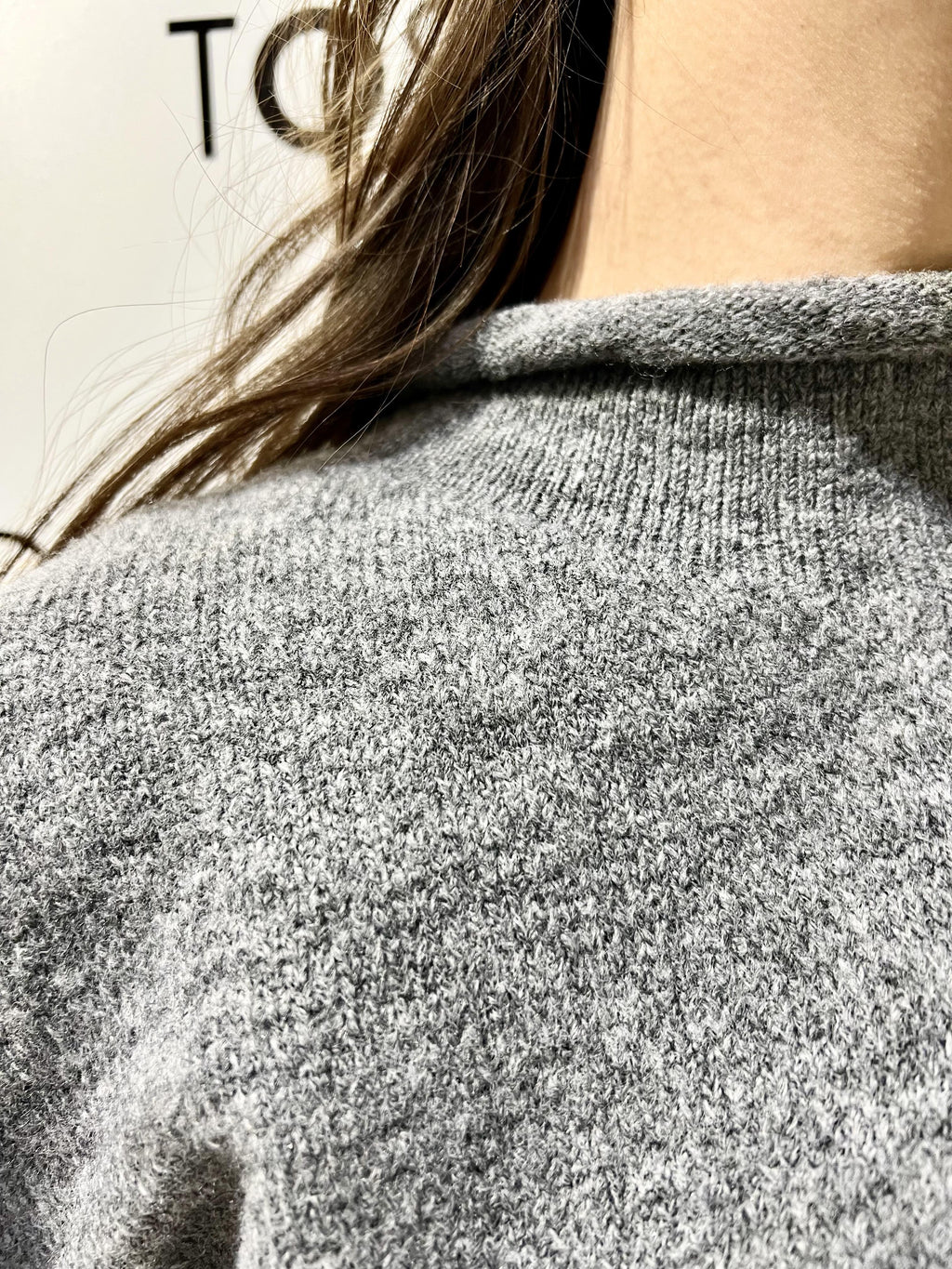 pullover paricollo in maglia rasta con collo a cratere 