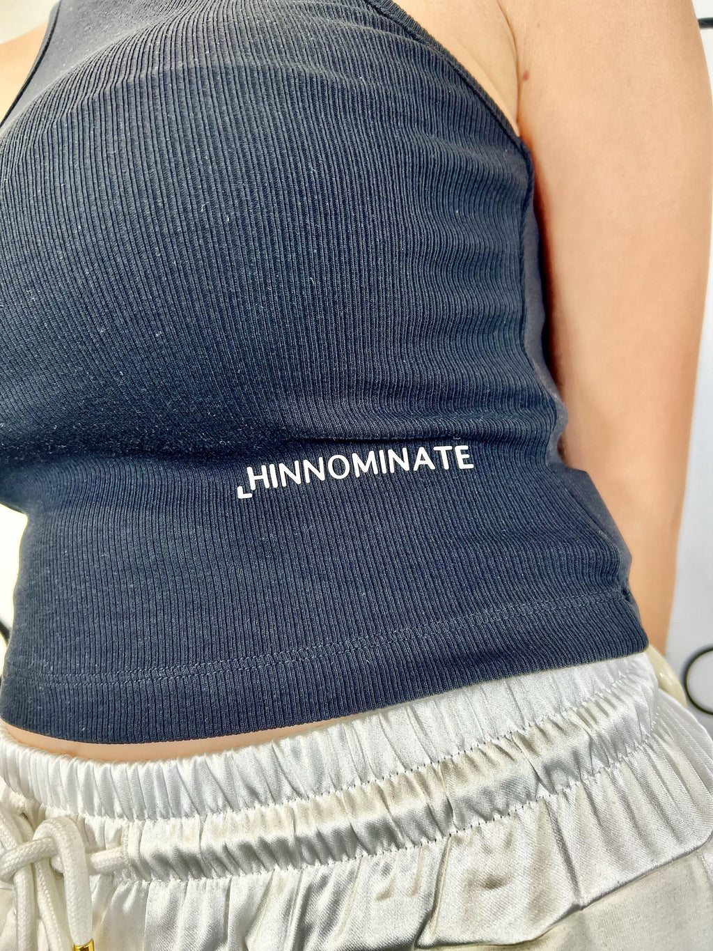 top in costina con apertura  hinnominate 