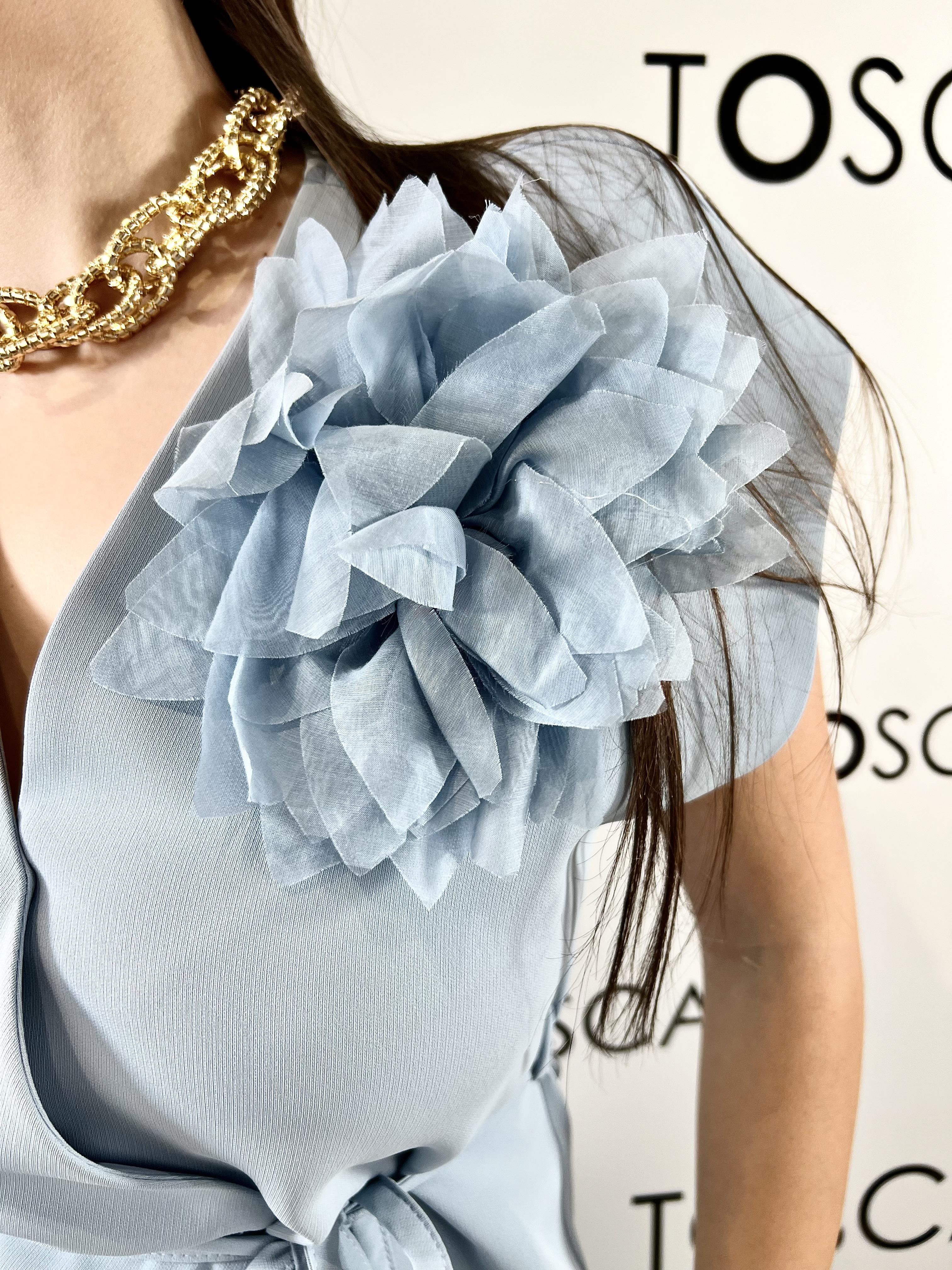 completo con spilla a rosa 