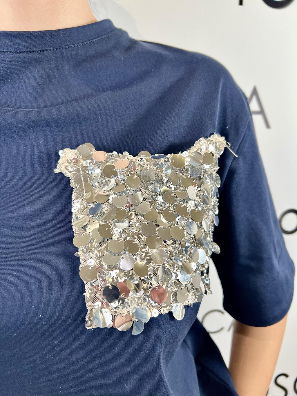 t-shirt con taschino in paillettes tensione in 