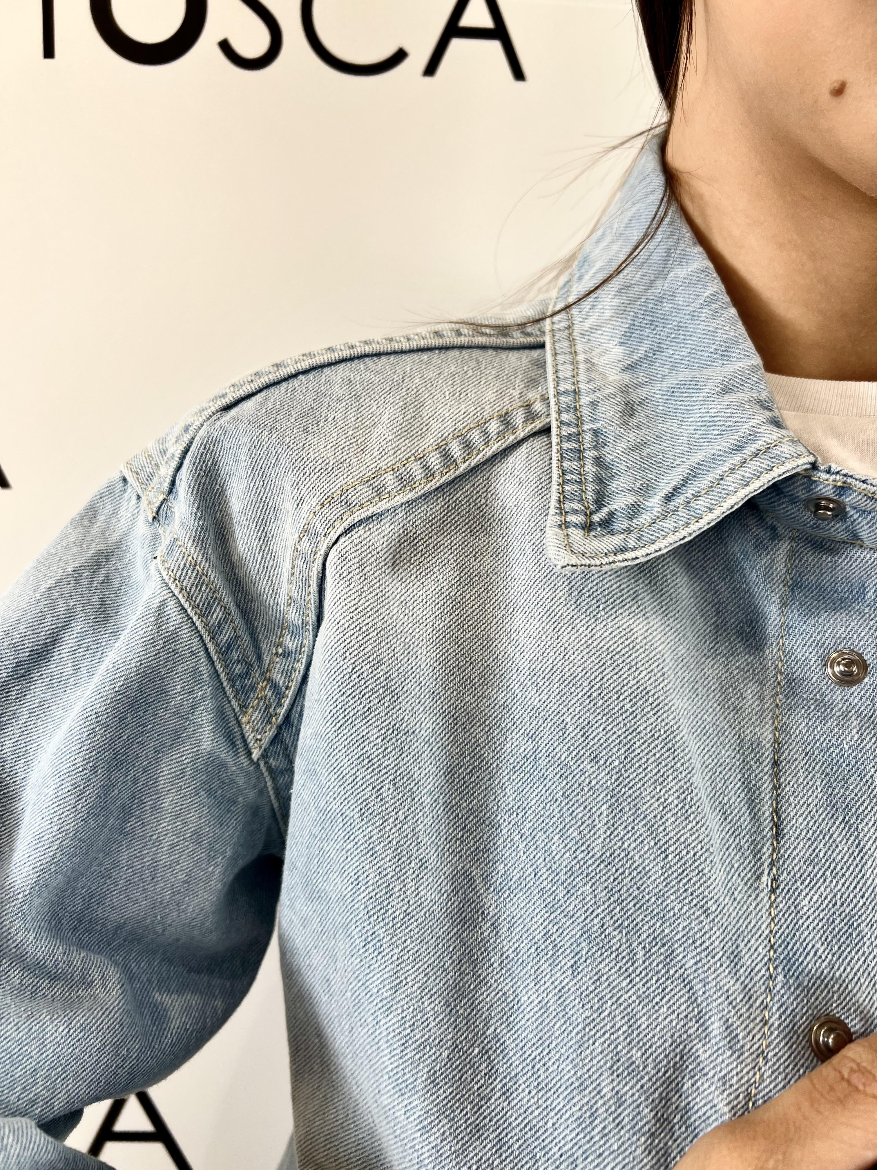 camicia sfiancata con spalline 