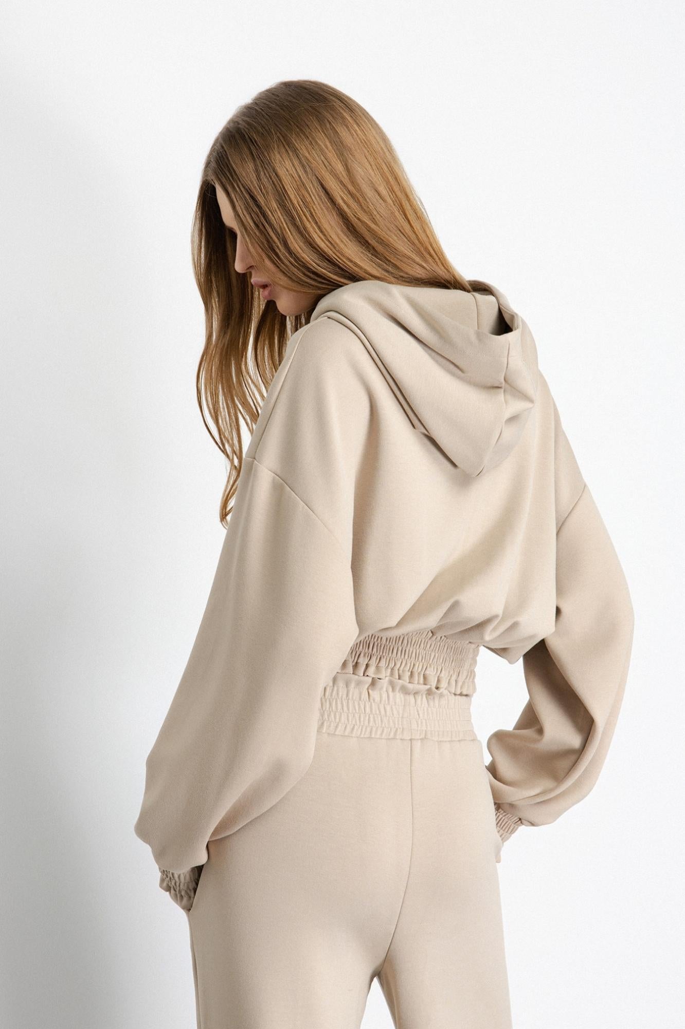 felpa crop con cappuccio e punto smock cammello gaëlle paris 